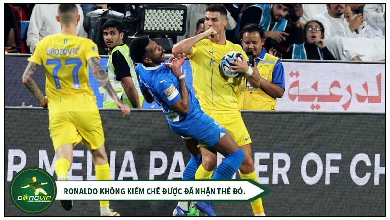 Ronaldo không kiềm chế được đã nhận thẻ đỏ rời sân tại phút thứ 86 Ronaldo không kiềm chế được đã nhận thẻ đỏ rời sân tại phút thứ 86